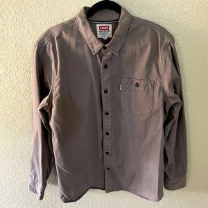 Men’s gray Levi’s button down shirt size large